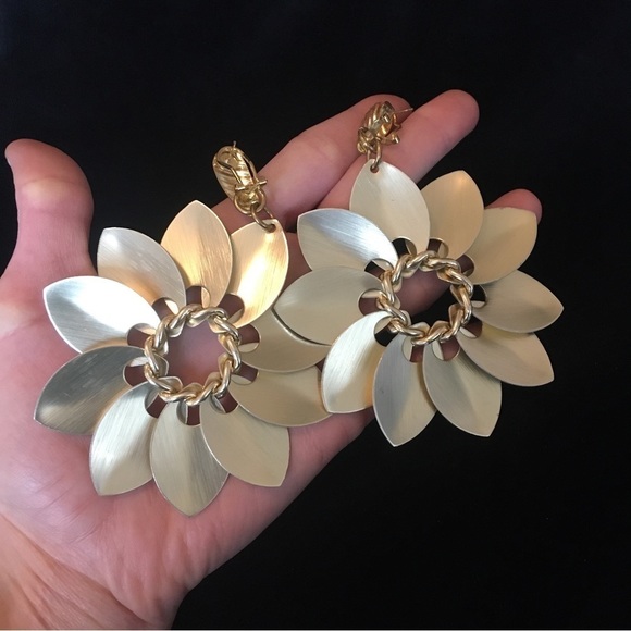 Vintage Retro Large Fan Flower Earrings - Picture 2 of 9